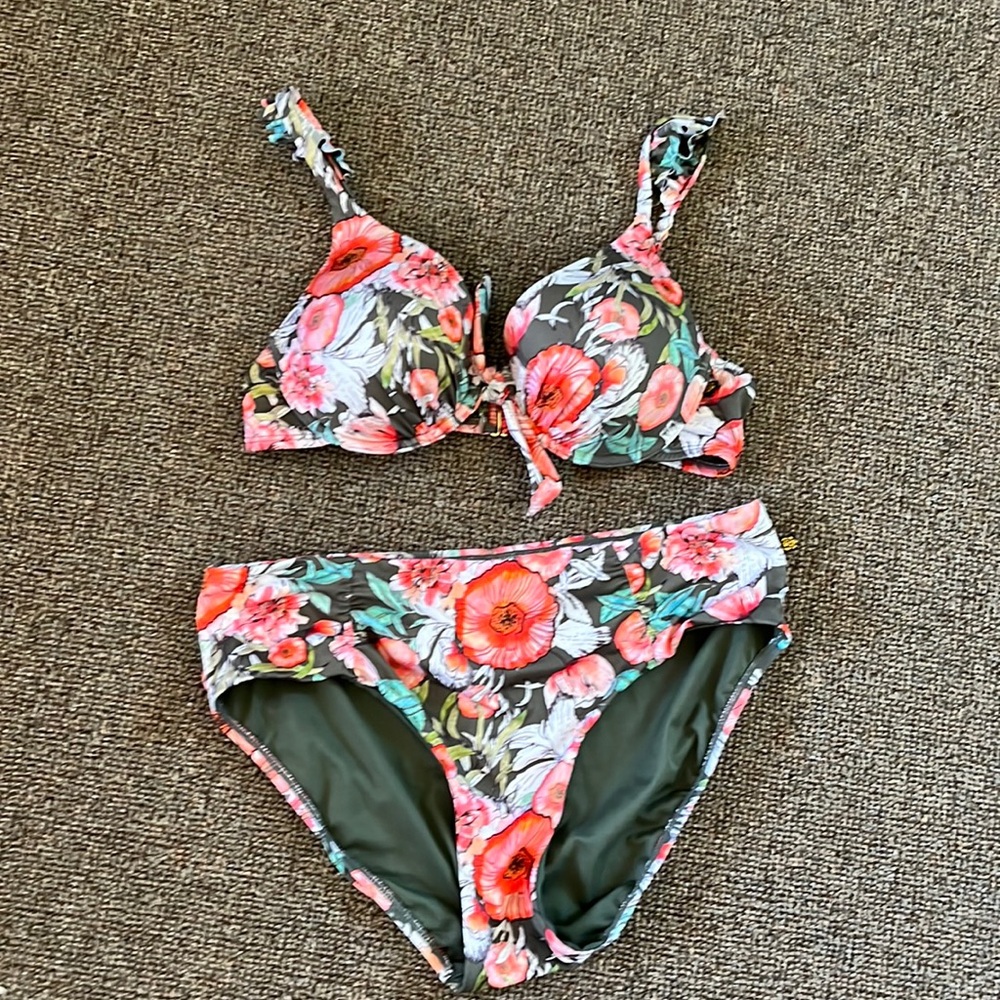La vie on rose floral two piece bathing suit